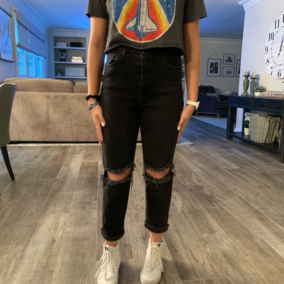 Baggy Mom Jean with Double Ripped Knees - Picture 3 of 10